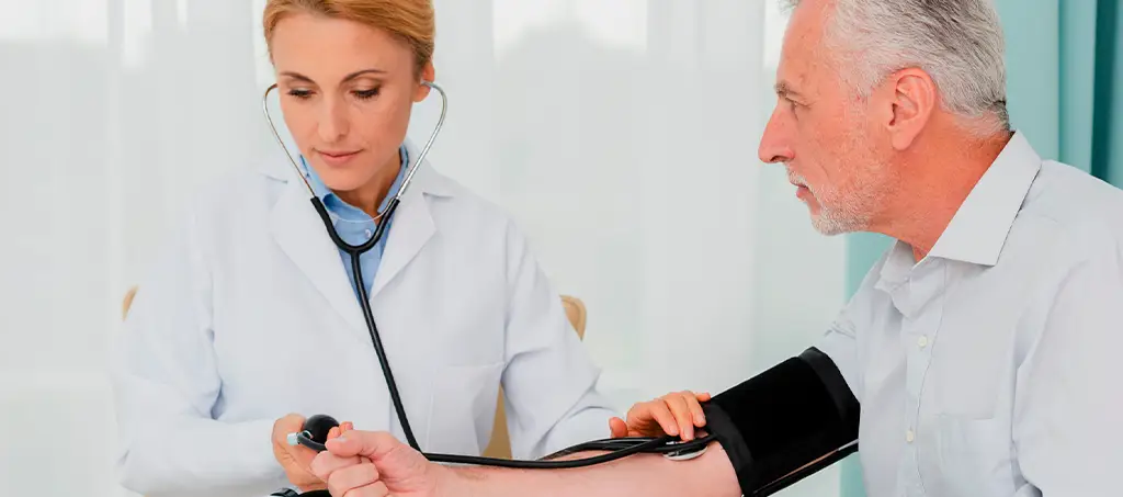 ¿Deben los adultos mayores someterse a cirugías mayores?