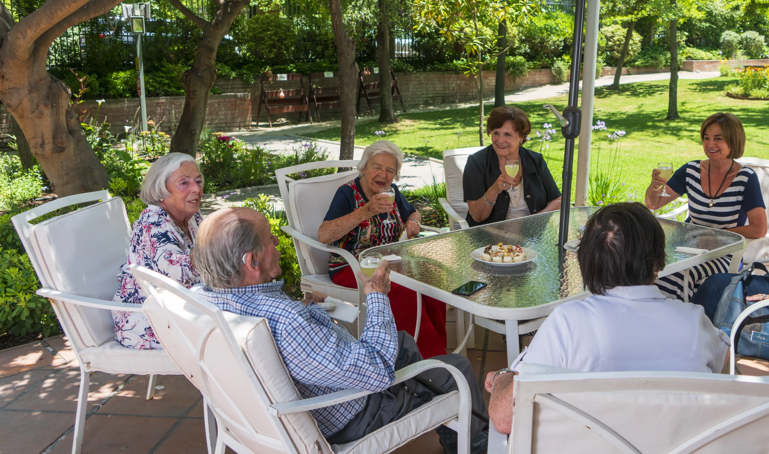 ¿Asilo de Ancianos o Residencia del Adulto Mayor?