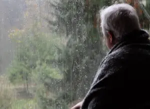 Soledad en la tercera y cuarta edad: así impacta en la salud física y mental de los mayores
