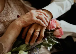 Gobierno ingresa proyecto buscando hacer más «justo» el cobro de contribuciones a los adultos mayores